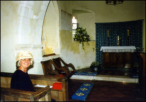 Lynn and her hat before the ceremony