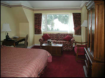Fairmont Room - 400' with King Bed and small sitting area